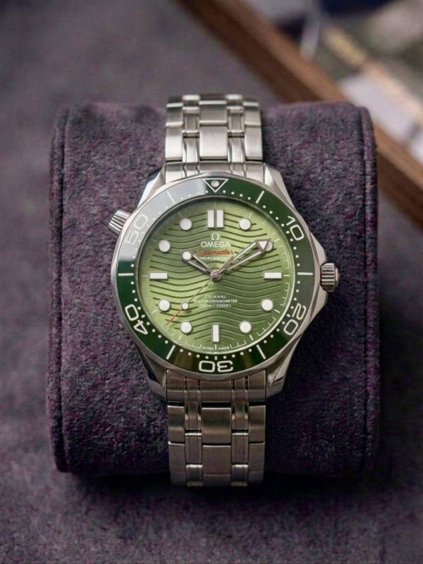 Omeg_a SeaMaster Diver Automatic Silver Green 266