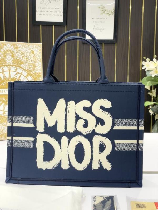 Miss dioor book tote with og box