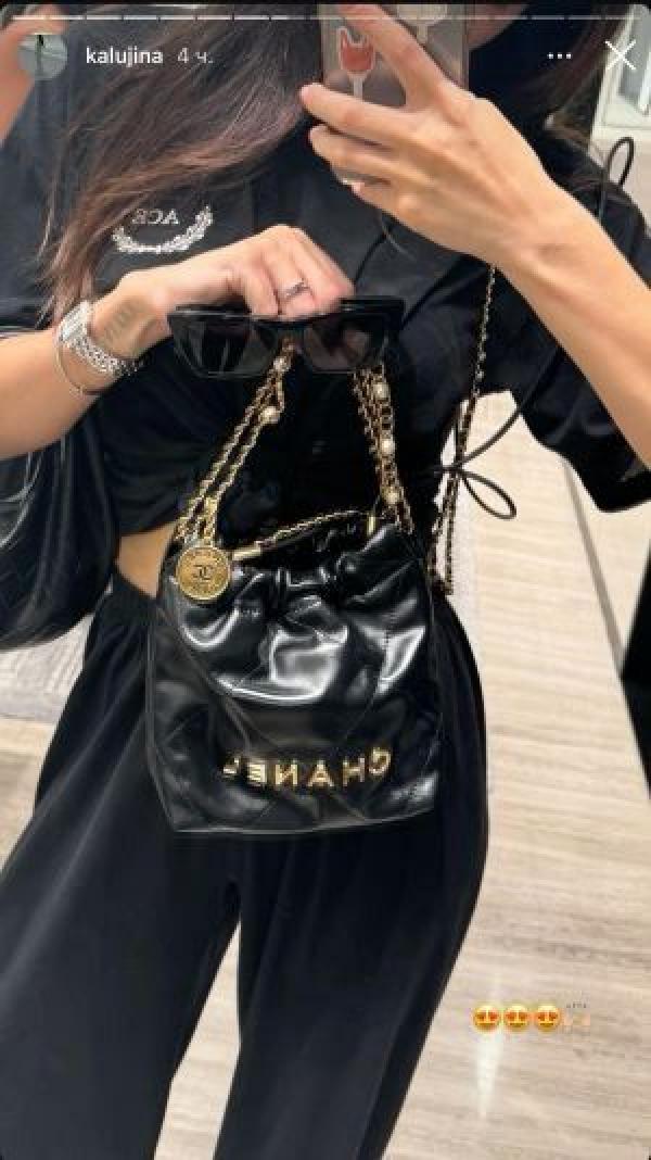 Chaanell 22 Mini drawstring shoulder bags featuring quilted leather and a signature braided chain strap Bag with box premium quality